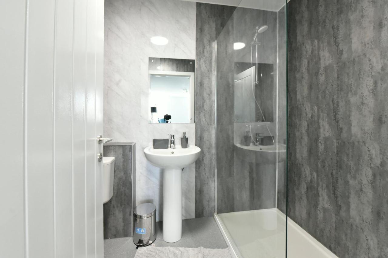 The Breath Taking Cube Aparthotel Pontefract Exterior foto